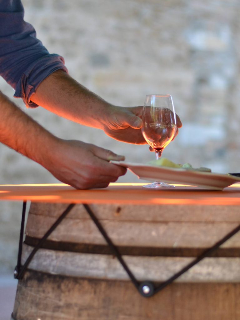 tabletop used at brewery to transform barrel into a table for serving food and drinks